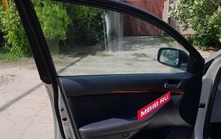 Toyota Avensis III рестайлинг, 2004 год, 899 999 рублей, 14 фотография
