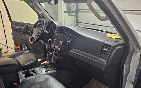 Mitsubishi Pajero IV, 2011 год, 1 700 000 рублей, 17 фотография