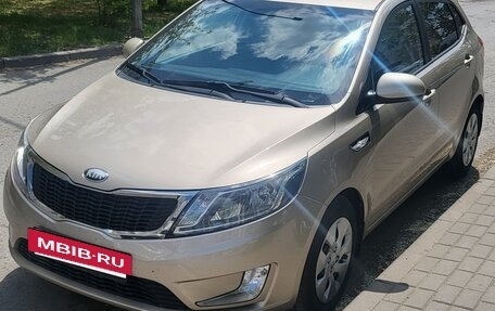 KIA Rio III рестайлинг, 2013 год, 800 000 рублей, 2 фотография