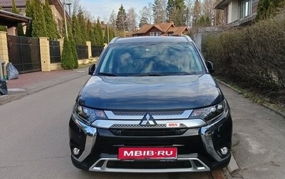 Mitsubishi Outlander III рестайлинг 3, 2020 год, 2 600 000 рублей, 1 фотография