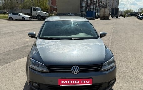 Volkswagen Jetta VI, 2012 год, 1 215 000 рублей, 2 фотография