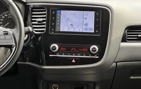 Mitsubishi Outlander III рестайлинг 3, 2021 год, 2 350 000 рублей, 15 фотография