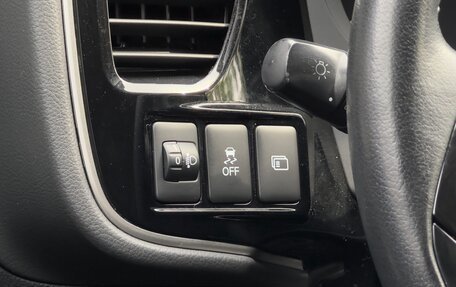 Mitsubishi Outlander III рестайлинг 3, 2021 год, 2 350 000 рублей, 24 фотография