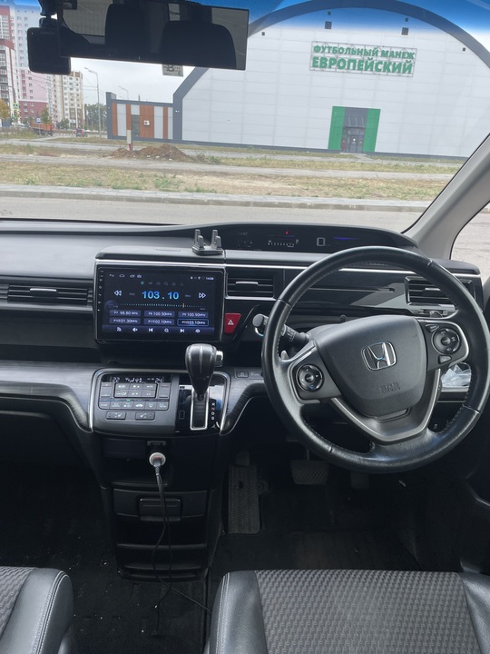 Honda Stepwgn V, 2015 год, 1 750 000 рублей, 4 фотография