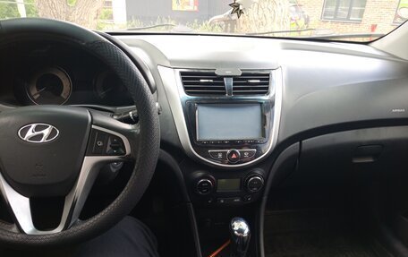 Hyundai Solaris II рестайлинг, 2012 год, 550 000 рублей, 1 фотография