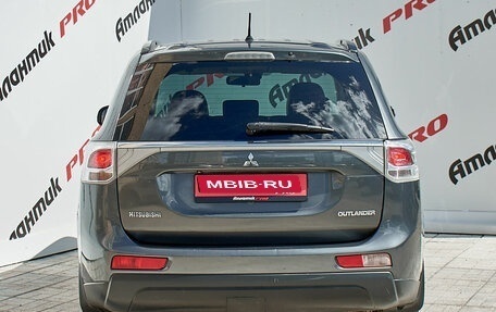 Mitsubishi Outlander III рестайлинг 3, 2013 год, 1 570 000 рублей, 5 фотография