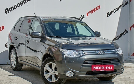 Mitsubishi Outlander III рестайлинг 3, 2013 год, 1 570 000 рублей, 3 фотография