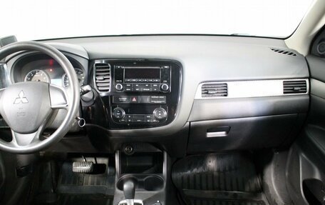 Mitsubishi Outlander III рестайлинг 3, 2014 год, 1 150 000 рублей, 10 фотография