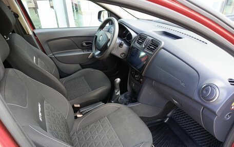 Renault Sandero II рестайлинг, 2016 год, 822 000 рублей, 13 фотография