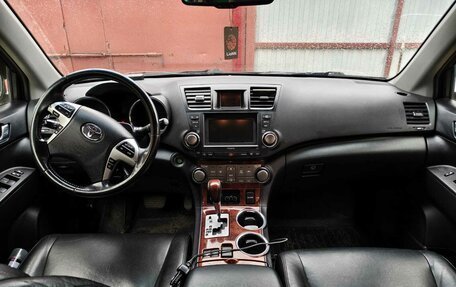 Toyota Highlander III, 2012 год, 2 350 000 рублей, 7 фотография