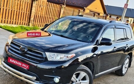 Toyota Highlander III, 2012 год, 2 350 000 рублей, 2 фотография