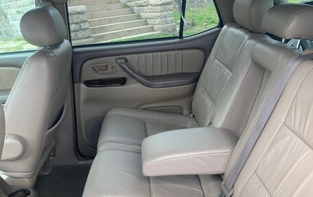 Toyota Sequoia II рестайлинг, 2003 год, 1 600 000 рублей, 2 фотография