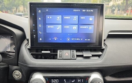 Toyota RAV4, 2021 год, 2 970 000 рублей, 6 фотография