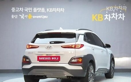 Hyundai Kona I, 2021 год, 2 950 000 рублей, 2 фотография