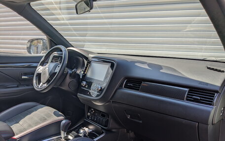 Mitsubishi Outlander III рестайлинг 3, 2022 год, 2 755 000 рублей, 11 фотография