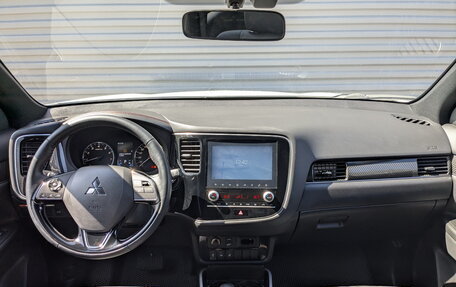 Mitsubishi Outlander III рестайлинг 3, 2022 год, 2 755 000 рублей, 14 фотография