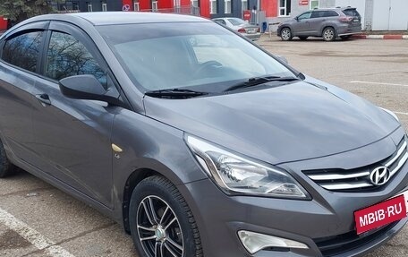 Hyundai Solaris II рестайлинг, 2015 год, 730 000 рублей, 1 фотография