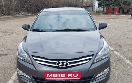 Hyundai Solaris II рестайлинг, 2015 год, 730 000 рублей, 2 фотография