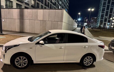KIA Rio IV, 2021 год, 1 350 000 рублей, 3 фотография