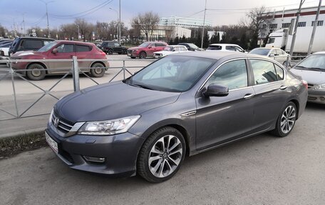 Honda Accord IX рестайлинг, 2013 год, 2 000 000 рублей, 2 фотография