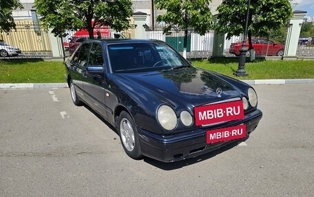 Mercedes-Benz E-Класс, 1997 год, 295 000 рублей, 2 фотография