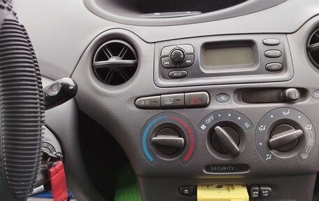 Toyota Yaris I рестайлинг, 2000 год, 499 000 рублей, 8 фотография