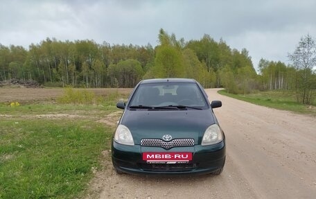 Toyota Yaris I рестайлинг, 2000 год, 499 000 рублей, 2 фотография