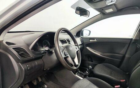 Hyundai Solaris II рестайлинг, 2015 год, 800 000 рублей, 20 фотография