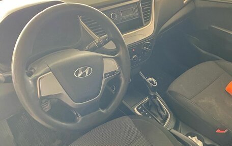 Hyundai Solaris II рестайлинг, 2018 год, 630 000 рублей, 5 фотография