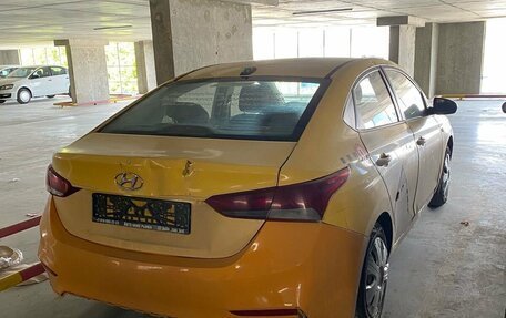 Hyundai Solaris II рестайлинг, 2018 год, 630 000 рублей, 3 фотография
