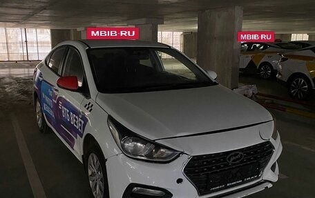 Hyundai Solaris II рестайлинг, 2018 год, 630 000 рублей, 2 фотография