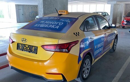 Hyundai Solaris II рестайлинг, 2018 год, 630 000 рублей, 3 фотография