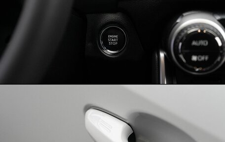 Toyota RAV4, 2025 год, 4 450 000 рублей, 16 фотография