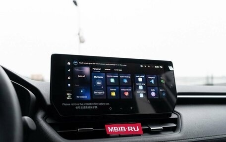 Toyota RAV4, 2025 год, 4 450 000 рублей, 24 фотография