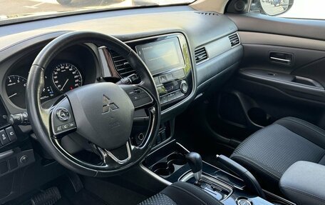 Mitsubishi Outlander III рестайлинг 3, 2017 год, 1 925 000 рублей, 8 фотография