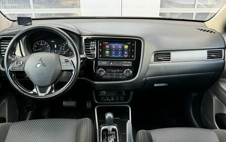 Mitsubishi Outlander III рестайлинг 3, 2017 год, 1 925 000 рублей, 12 фотография