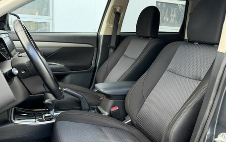 Mitsubishi Outlander III рестайлинг 3, 2017 год, 1 925 000 рублей, 19 фотография