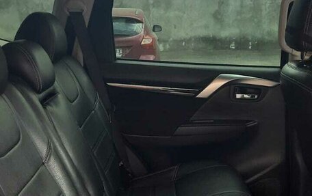 Mitsubishi Pajero Sport III рестайлинг, 2018 год, 2 900 000 рублей, 2 фотография