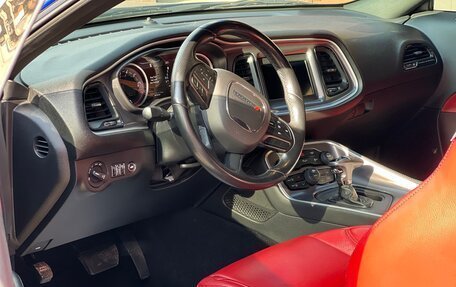 Dodge Challenger III рестайлинг 2, 2019 год, 3 750 000 рублей, 8 фотография