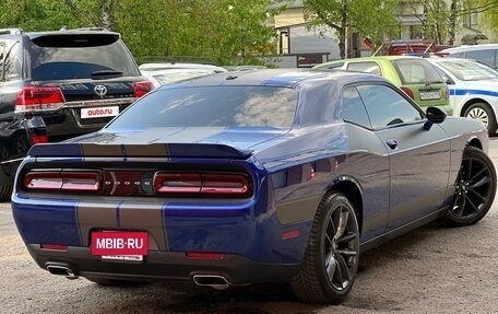 Dodge Challenger III рестайлинг 2, 2019 год, 3 750 000 рублей, 2 фотография