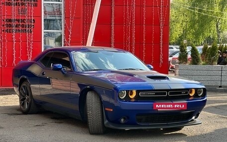 Dodge Challenger III рестайлинг 2, 2019 год, 3 750 000 рублей, 3 фотография