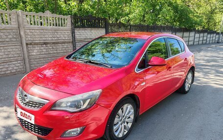 Opel Astra J, 2010 год, 700 000 рублей, 2 фотография