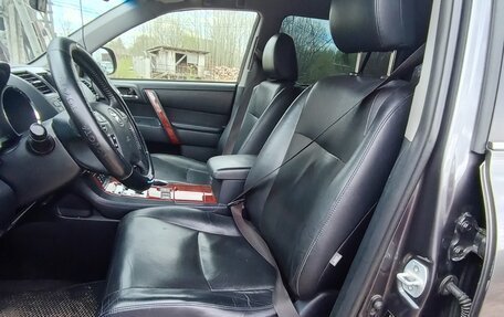 Toyota Highlander III, 2011 год, 2 000 000 рублей, 2 фотография