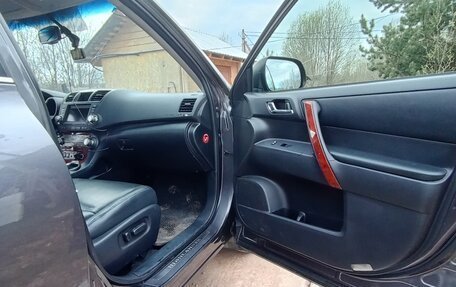 Toyota Highlander III, 2011 год, 2 000 000 рублей, 3 фотография