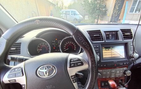 Toyota Highlander III, 2011 год, 2 000 000 рублей, 13 фотография
