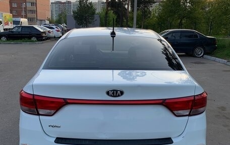 KIA Rio IV, 2018 год, 1 000 000 рублей, 3 фотография