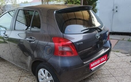 Toyota Yaris III рестайлинг, 2007 год, 515 000 рублей, 2 фотография