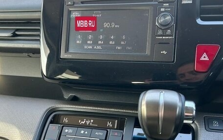 Honda Stepwgn IV, 2018 год, 2 350 000 рублей, 15 фотография