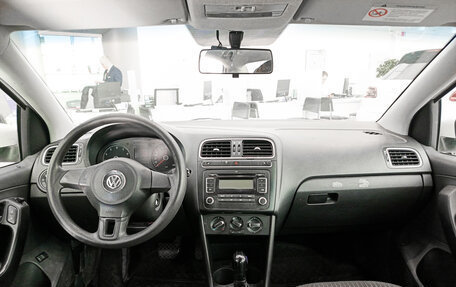 Volkswagen Polo VI (EU Market), 2011 год, 540 000 рублей, 18 фотография