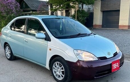 Toyota Prius IV XW50, 2002 год, 280 000 рублей, 1 фотография